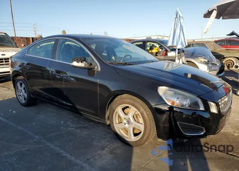 2013 Volvo S60 T5 z USA, uszkodzony, nr VIN YV1612FS7D1219009
